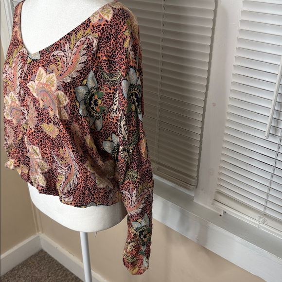 Angie Floral V-Neck Blouse - Picture 4 of 6